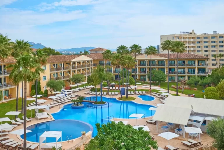 Hoteles con Piscinas con Forma Irregular en España