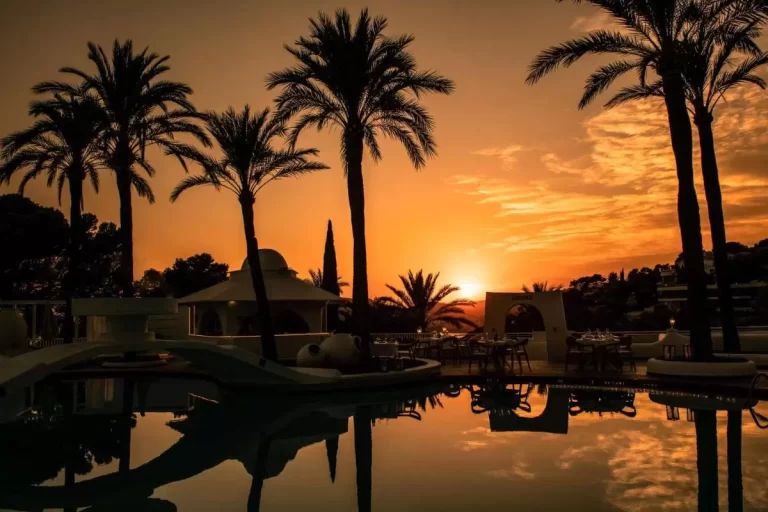Hoteles con Piscinas con Vistas al Atardecer en España