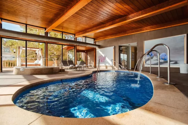 Hoteles con Piscinas con Vistas a Jardines en España