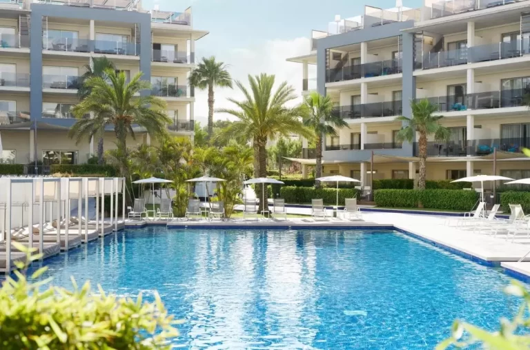Hoteles con Piscinas Rectangulares en España