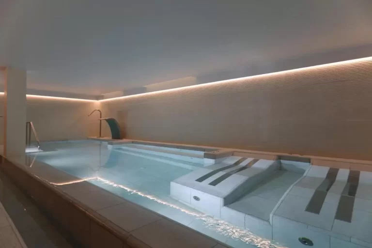 Hoteles con Piscinas con Hidromasajes en España