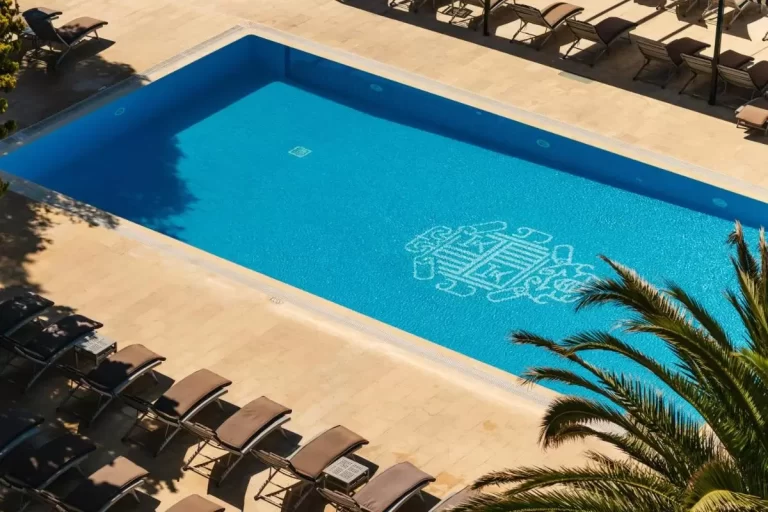 Hoteles con Piscinas Medianas en España