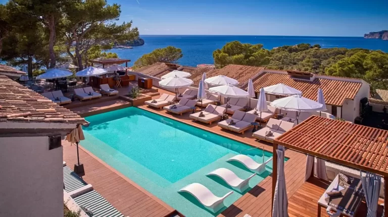 Hoteles con Piscinas Medianas en España